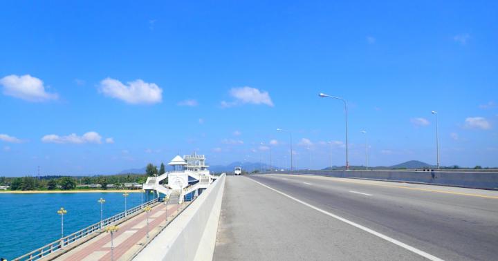 Iron bridge connecting the island to the mainland
