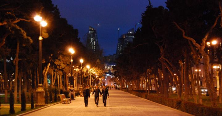 Baku – „Baku a szelek, fények és kontrasztok ezrei városa!